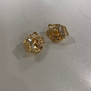 Never worn Anne Fontaine rose collar clips